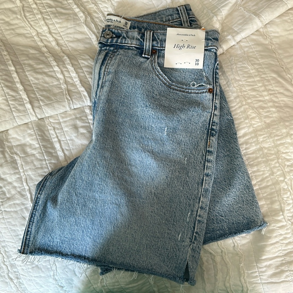 NWT Abercrombie & Fitch High Rise Jean Shorts